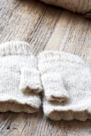 If you are looking for mittens made out of old sweaters, look no further. #recycledsweatermittens #sweatermittens #theecohub