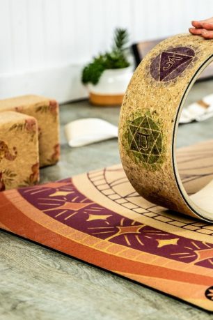 brand-directory-.Yoloha Yoga